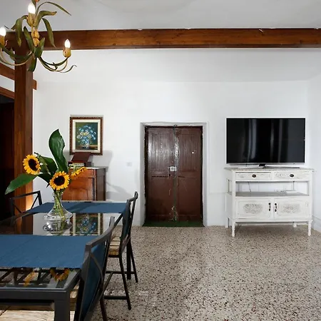Candelaria's Mountain House